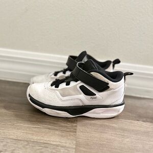 Youth Boys Jordan Shoes Size 1